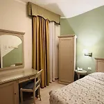 فندق Bristol 3*