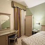فندق Bristol 3*
