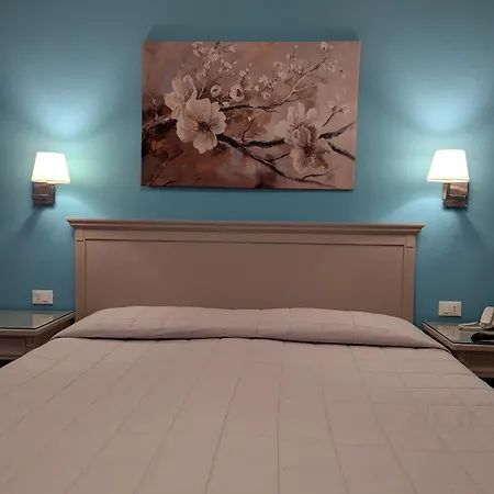 Bristol Hotel 3*